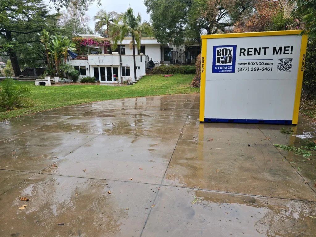 Box-n-Go portable storage unit in Hancock Park, ideal for self storage Larchmont, mobile storage 90004, and student storage near USC.