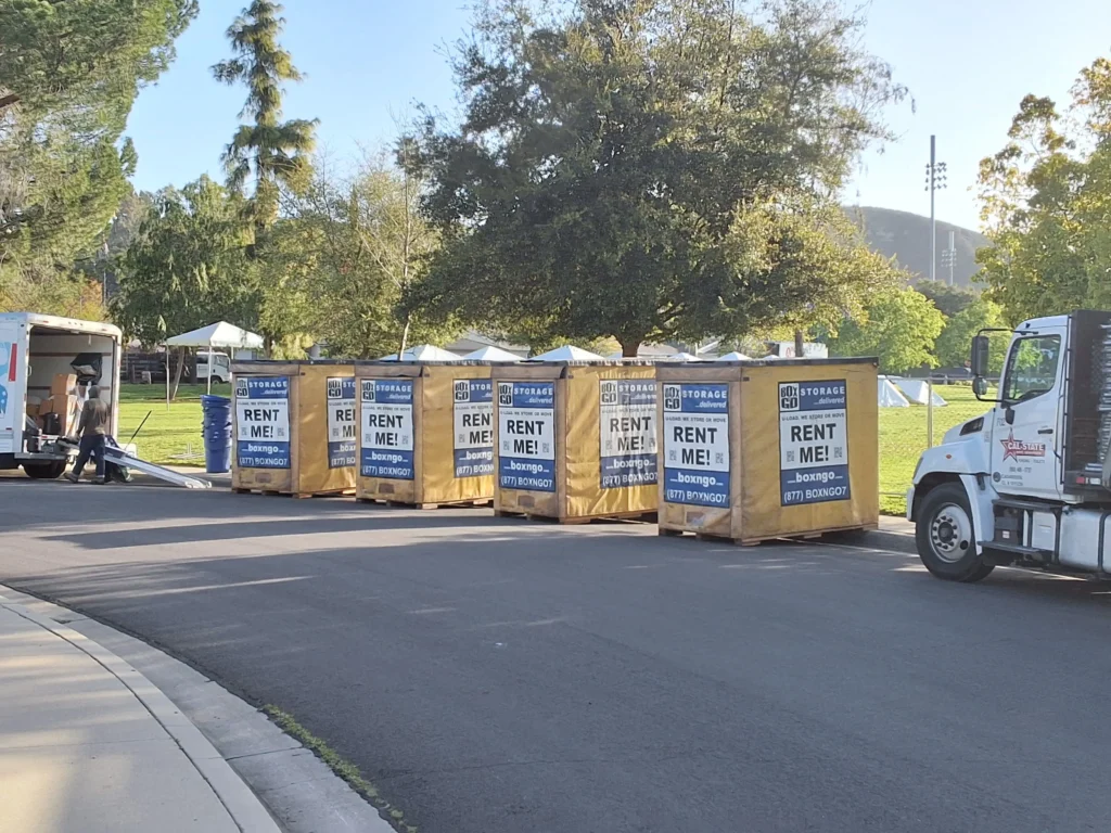 Box-n-Go portable storage units lined up near a park in Mid-Wilshire, ideal for self storage, student storage near Fairfax, and art or museum storage along Wilshire Blvd and Miracle Mile. Serves storage units 90036 and mobile storage in La Brea.