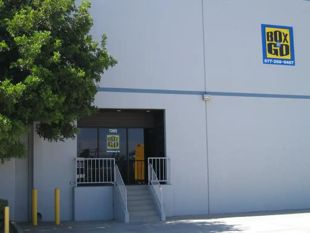 Exterior view of Box-n-Go facility, representing affordable local moving companies that offer secure storage and convenient moving solutions for homes and businesses.