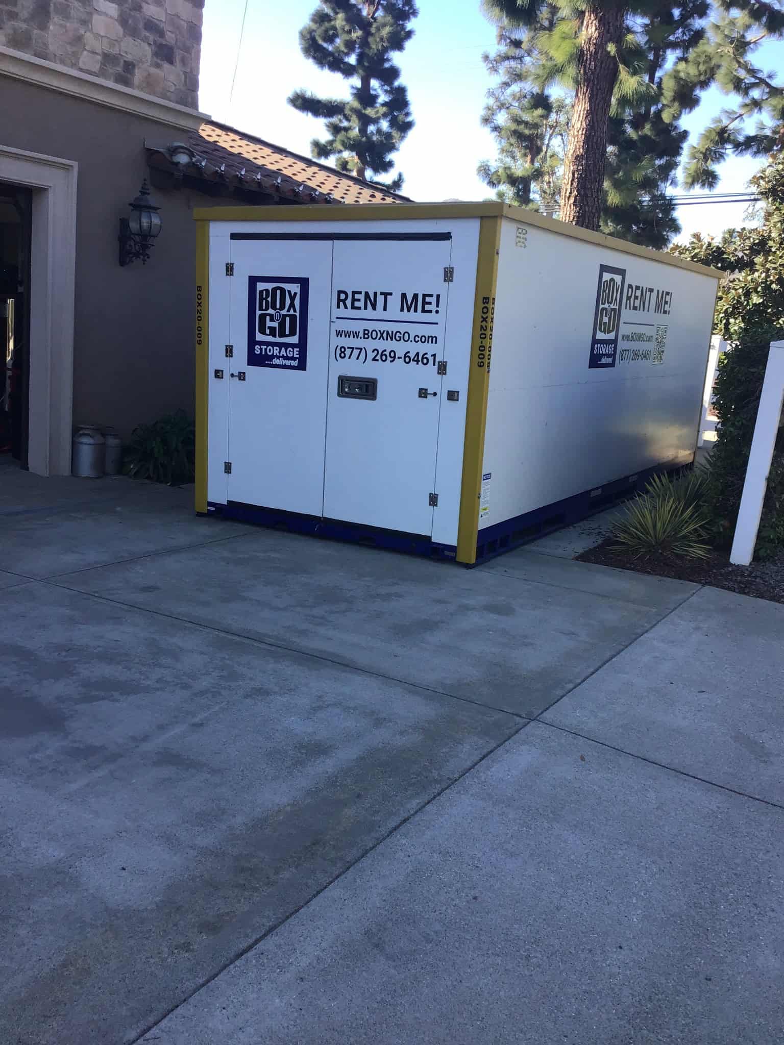 Self storage Lake View Terrace showing Box-n-Go portable storage containers.