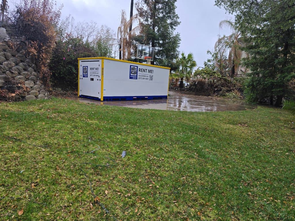 Self storage in Canyon Country container delivered on-site