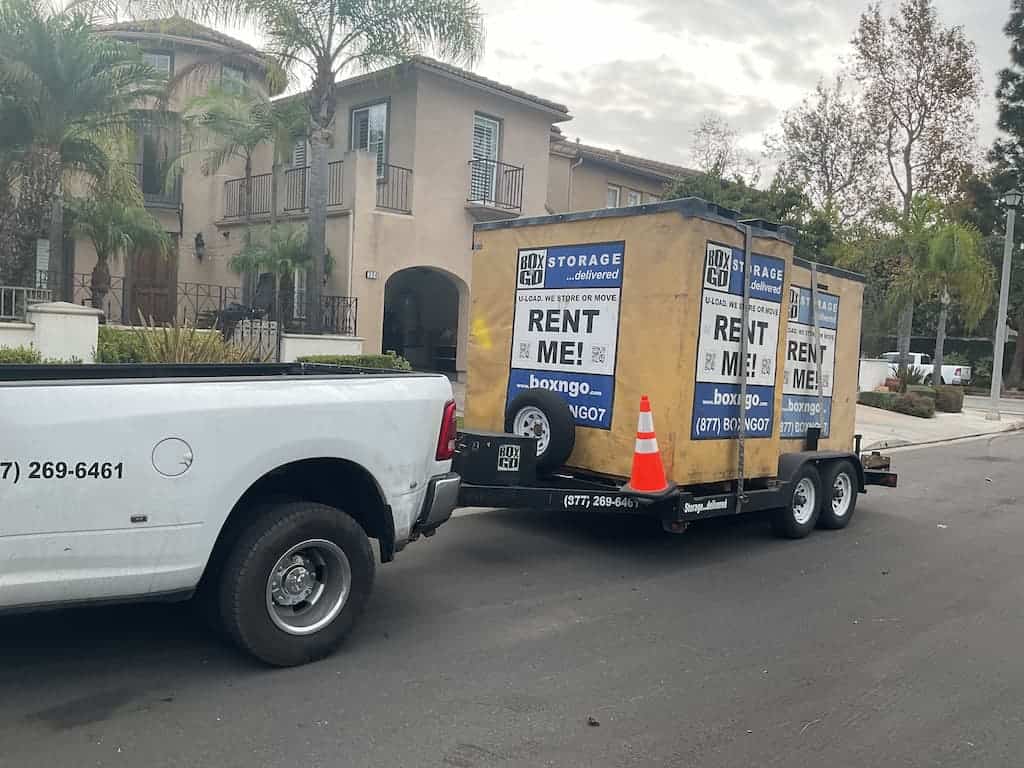 storage units in cerritos featuring a portable unit ground-level storage unit staged beside a home or apartment building