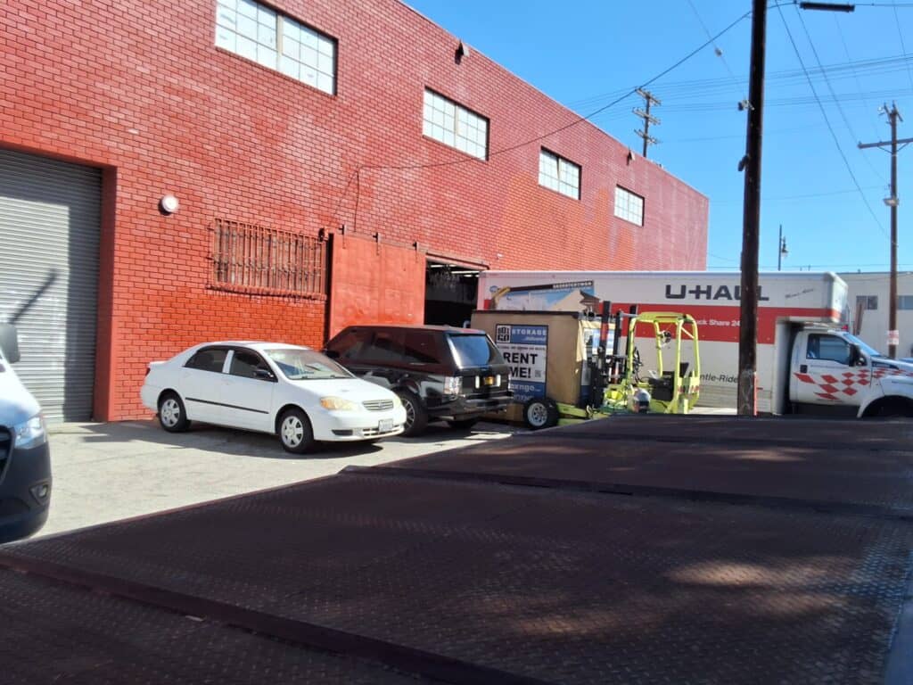 Loading portable storage in Valencia at warehouse