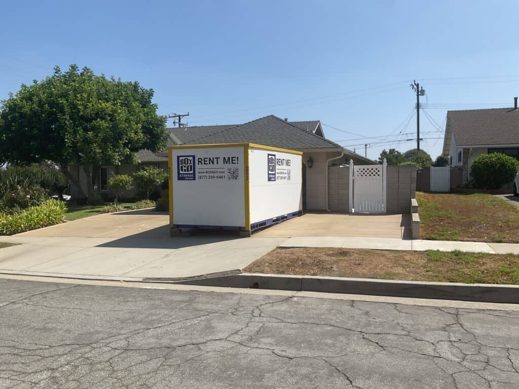 Self storage Reseda CA containers