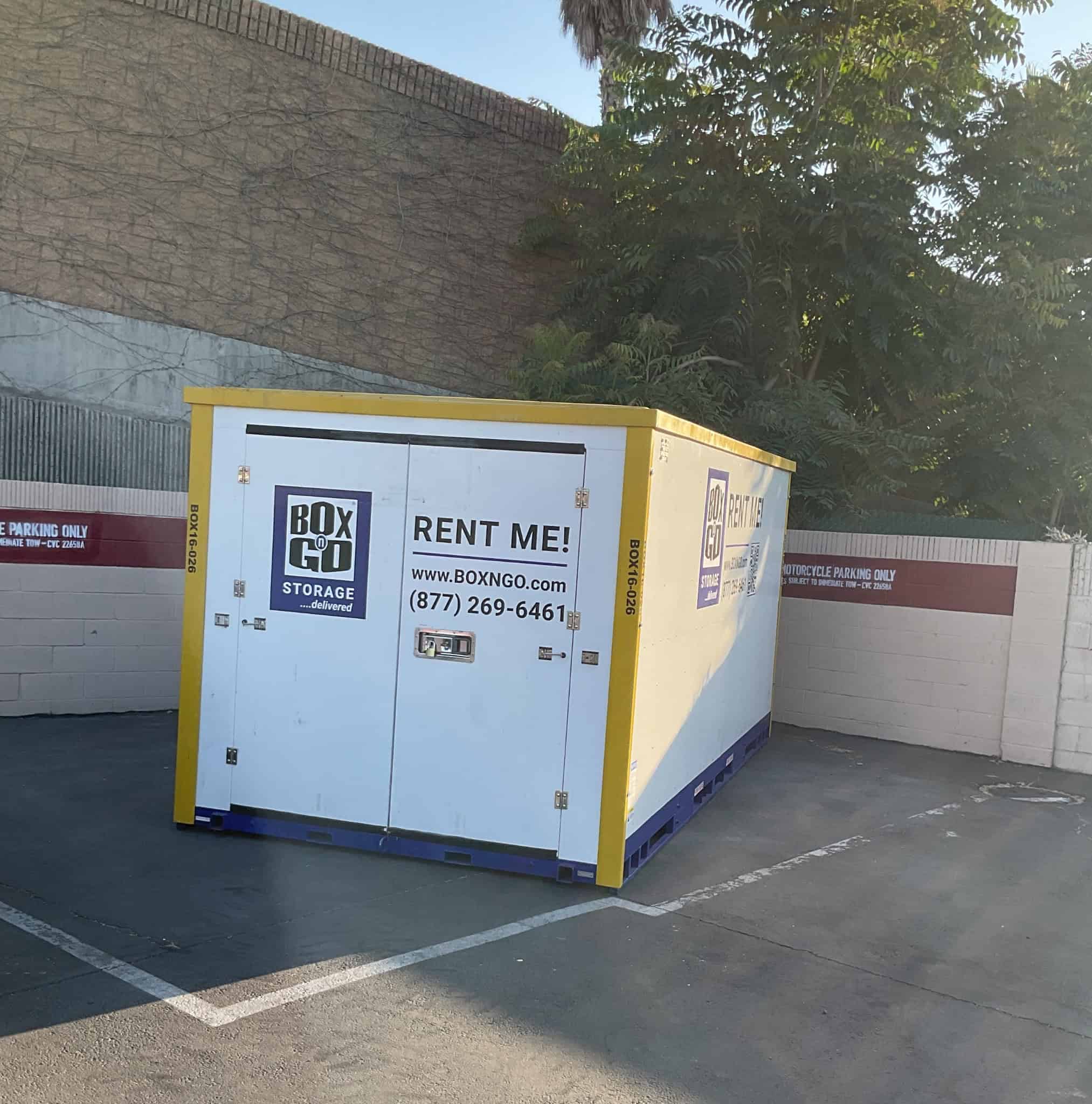 Self storage container delivered to a home in the San Fernando Valley