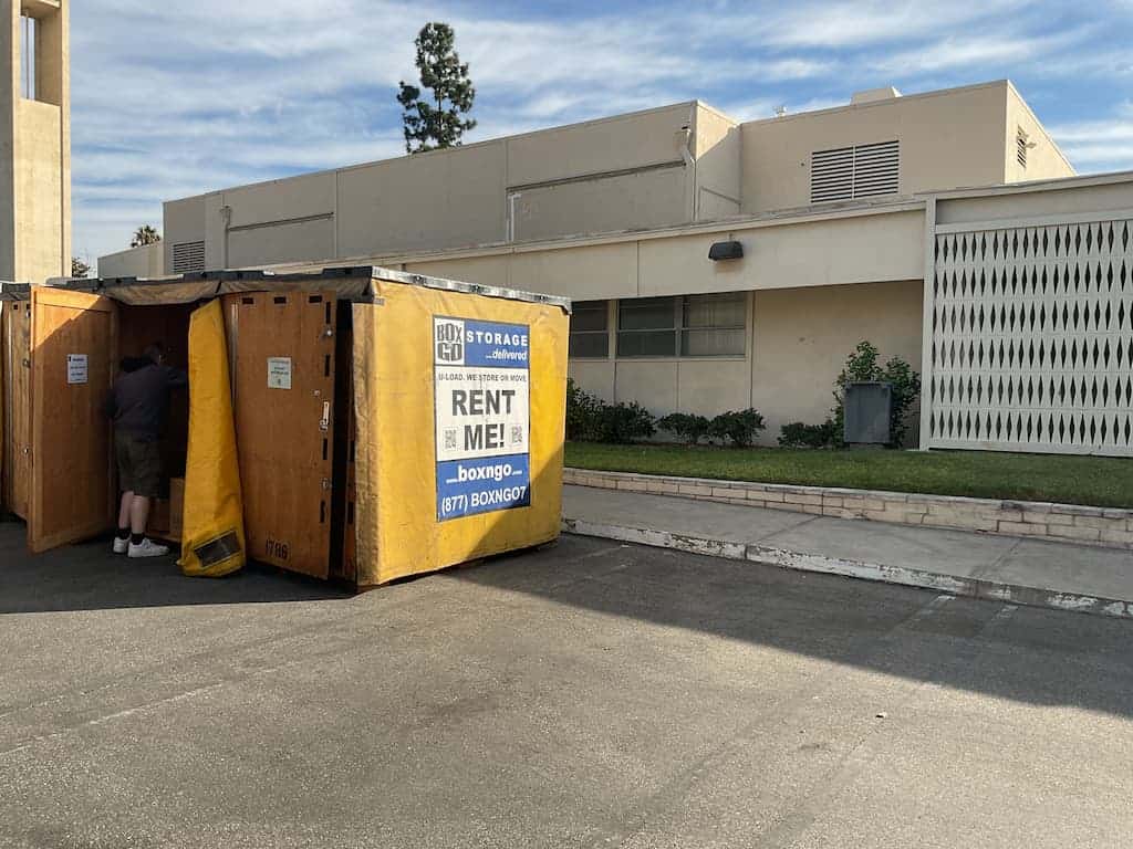 storage en los angeles ca portable storage unit staged near the residence for easy drop-off and pickup
