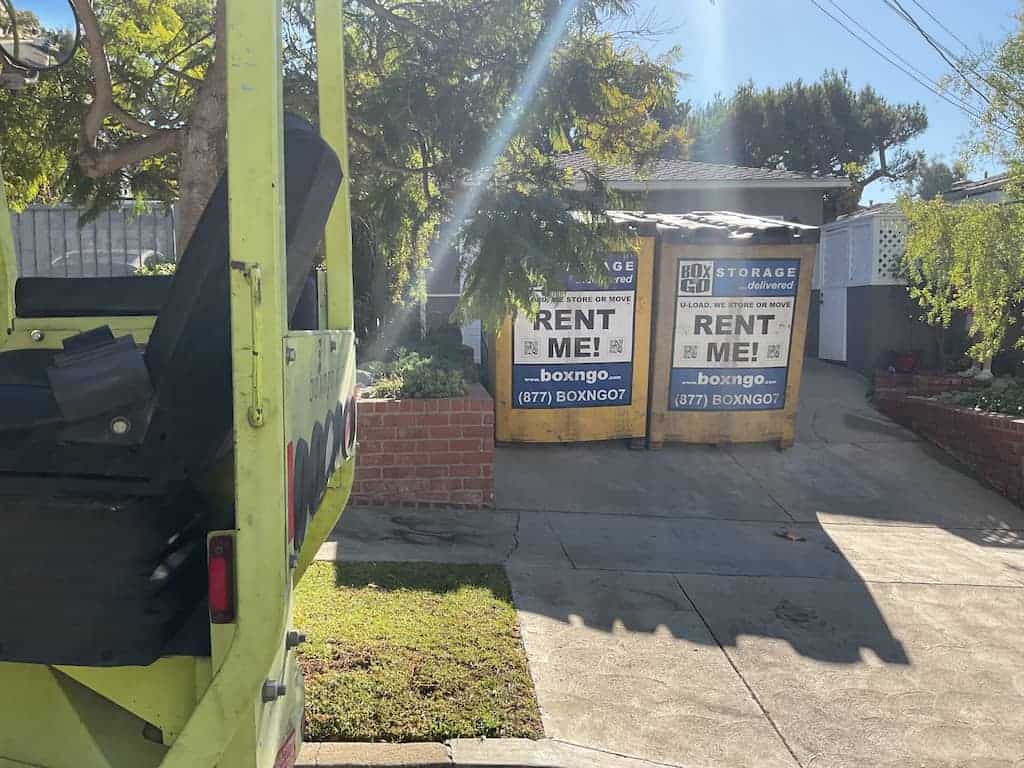 storage units in torrance california on-site storage container positioned on a driveway for easy access