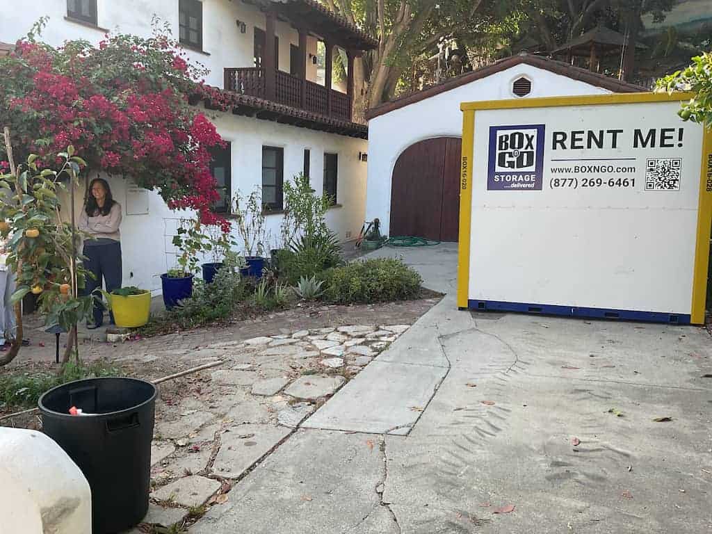 storage la canada flintridge showing a storage container portable storage container set curbside near residential parking