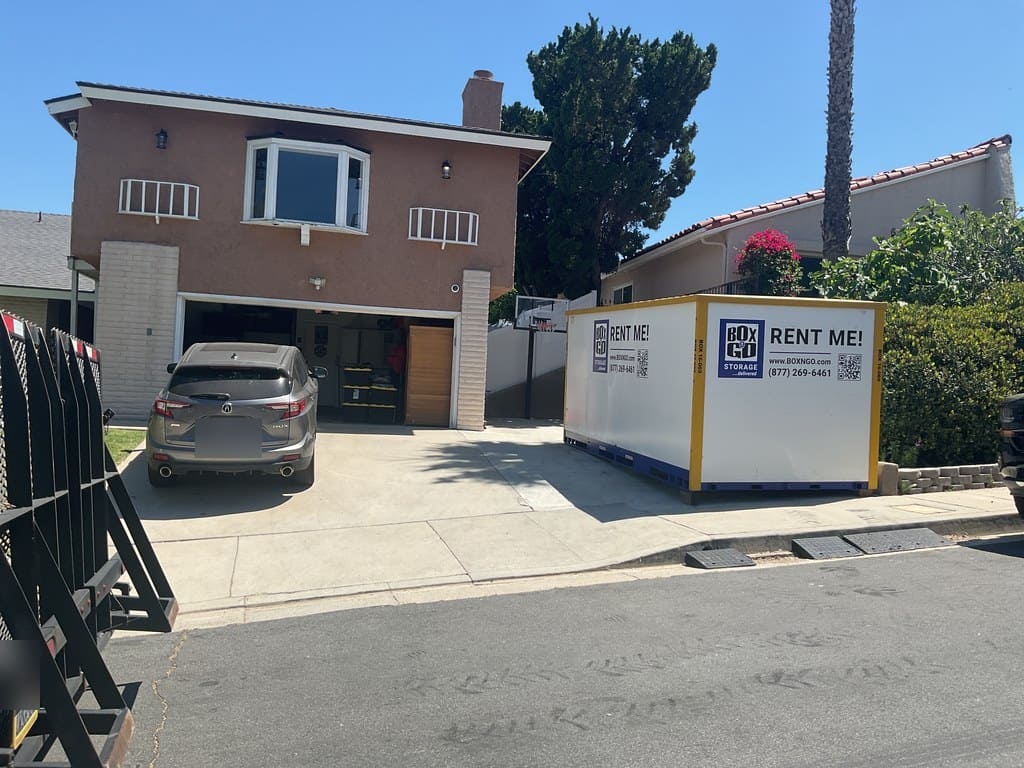 Portable self storage container delivered to a residential driveway near Pico-Robertson